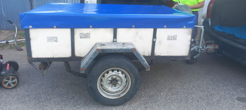 Fotografía de un remolque bajo o remolque de baquetón